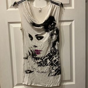 Max size M color white and black